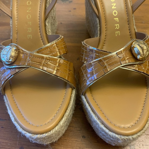 Luis Onofre Wedge Sandals w Gold Lion - Picture 8 of 9